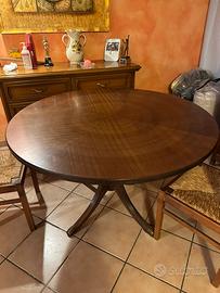 Tavolo rotondo in legno