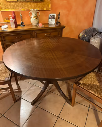 Tavolo rotondo in legno