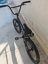BMX  nera
