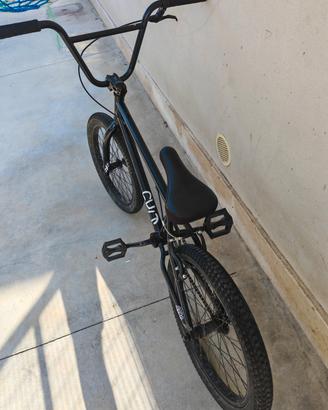 BMX  nera