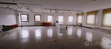 Immobile di 360 m² con più di 5 locali a Cesano Bo