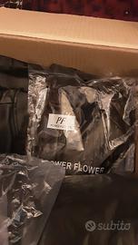 Indumenti nuovi vari in ecopelle morbida nera.