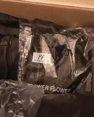 Indumenti nuovi vari in ecopelle morbida nera.