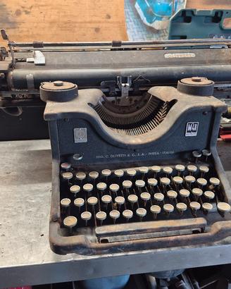 Macchina da scrivere Olivetti M40