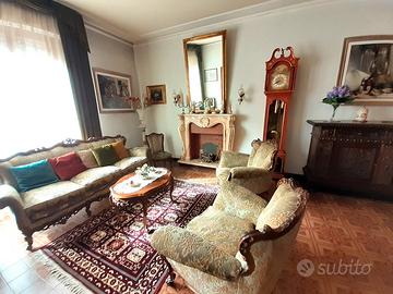 Appartamento 6 vani con garage, cantine e resede