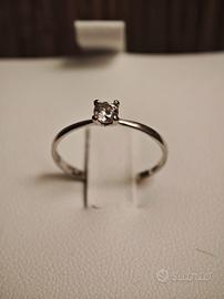 Anello di fidanzamento oro bianco