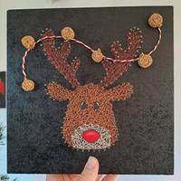 Quadretto di string-art di Natale con renna