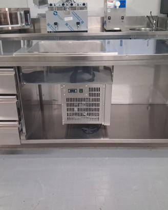 Tavolo accessoriato con vasca drop in