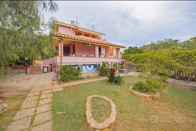 Villa indipendente con giardino e vista mare