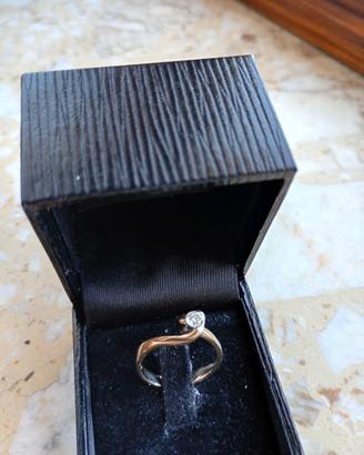 Anello con solitario