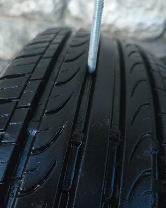  4 gomme estive buoni 165/60 R14