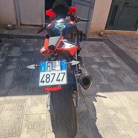 Aprilia rsv4 factory 1100