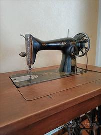 Macchina da cucire SINGER del 1951