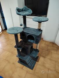 Casa per gatti con tiragraffi