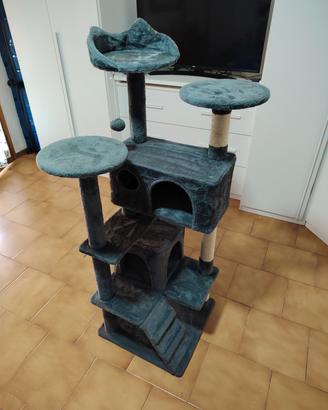 Casa per gatti con tiragraffi