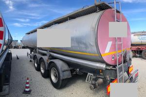 Semirimorchio MENCI con cisterna SAFA ADR