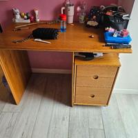 Scrivania in rovere massello con cassettiera