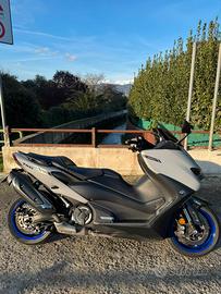 Tmax 560 2020-perfetto sempre in Garage