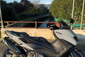 Tmax 560 2020-perfetto sempre in Garage