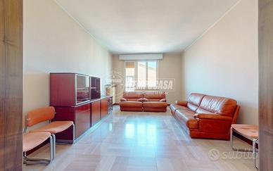 quadrilocale con due bagni all'ultimo piano