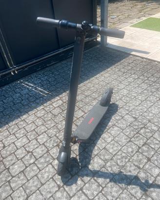 Monopattino elettrico Ninebot KickScooter E22E