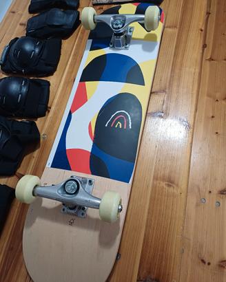 skateboard nuovo con protezioni 