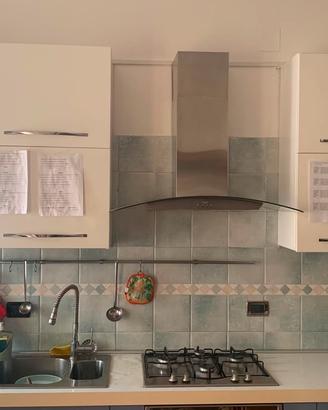 Cucina con forno, frigo Samsung, 4 fuochi,  aspira