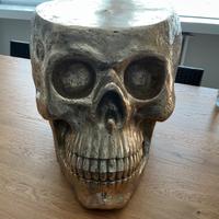 Sgabello comodino teschio design