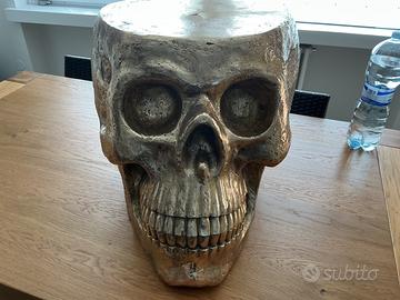 Sgabello comodino teschio design