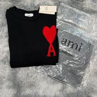Maglione nero con logo a forma di cuore AMI