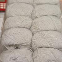 Gomitoli lana grigio chiaro