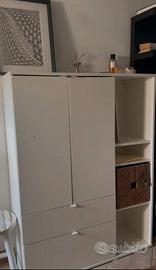Armadio VIHALS Ikea ante cassetti ripiani