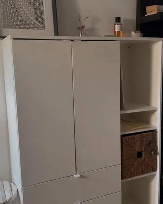 Armadio VIHALS Ikea ante cassetti ripiani