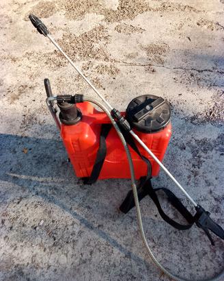 Pompa da giardino spallabile da 10 litri con lanci