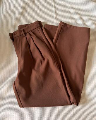 Pantalone marrone lungo