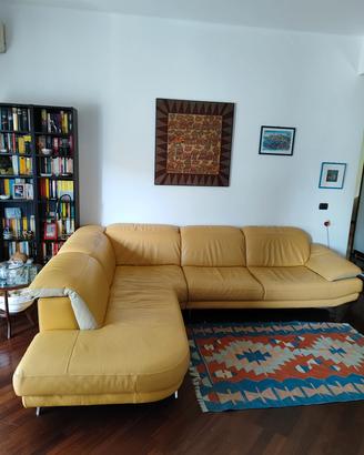 Divano in pelle giallo 