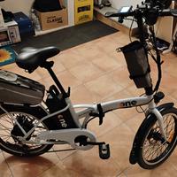  con bici elettrica Easy One 250 watt con 900 km