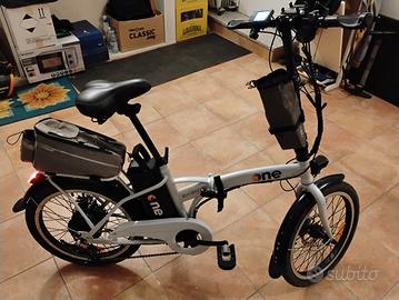  con bici elettrica Easy One 250 watt con 900 km