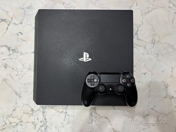 PS4 PRO + UN CONTROLLER ORGINALE - 150€