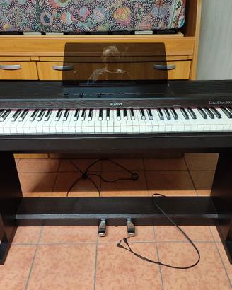 Piano Roland HP700