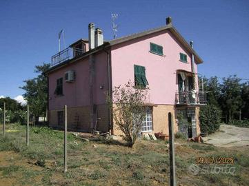Immobile in asta di 445 m² con 4 locali a Spineto 