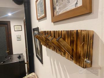 Appendino artigianale in legno massello da parete