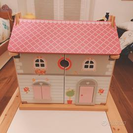 Casa delle bamboline in legno