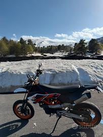 KTM 690 SMC-R per patente A2