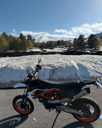 KTM 690 SMC-R per patente A2