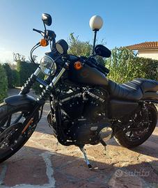 HARLEY DAVIDSON IRON 883