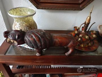 scultura leone legno africana