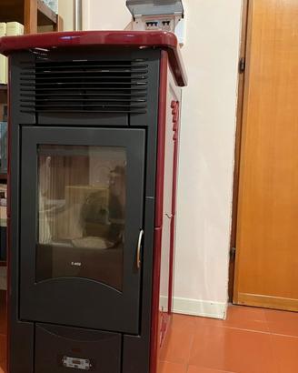 Stufa a pellet MCZ Vega, rivestimento in ceramica 