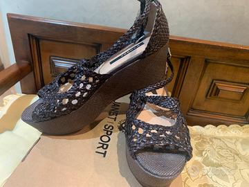 Sandalo con zeppa “D’Ambra”