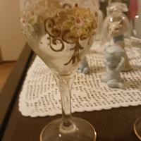 Bicchiere con decorazioni in oro